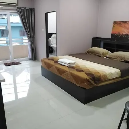 Hug Me Guesthouse Pattaya Exterior photo